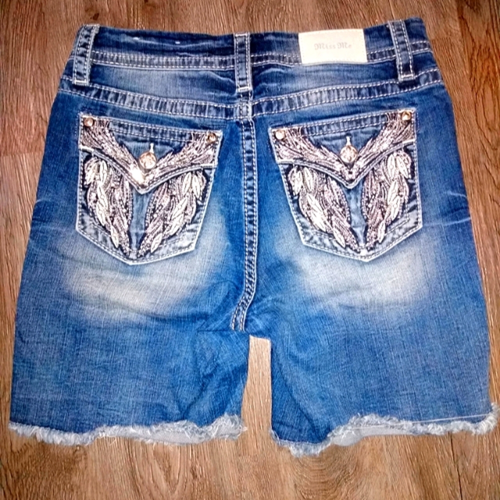 Miss Me Women's shorts. Size 28, beautiful tooling. Like new